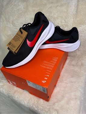 New in Box | Men’s Size 10 Nike Revolution 7